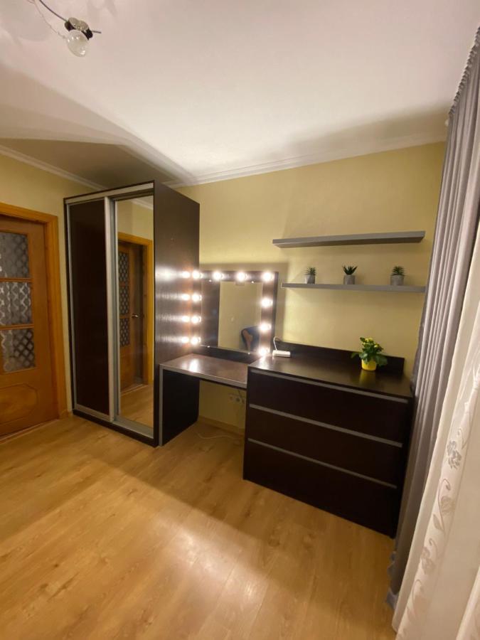 Затишна 2-Х Кімнатна Квартира - Дім Kamianets-Podilskyi Exterior foto